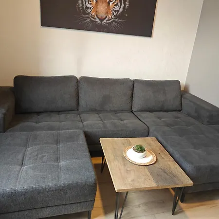Work And 3 Schlafzimmer 8 Betten 1 Kueche 1 Badezimmer 150qm * Geilenkirchen