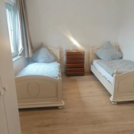 Daire Work And 3 Schlafzimmer 8 Betten 1 Kueche 1 Badezimmer 150qm