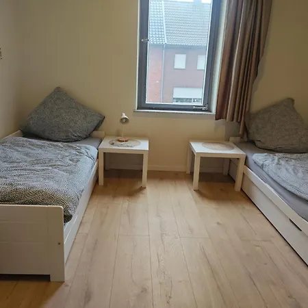 Work And 3 Schlafzimmer 8 Betten 1 Kueche 1 Badezimmer 150qm Daire *