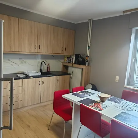 Work And 3 Schlafzimmer 8 Betten 1 Kueche 1 Badezimmer 150qm Apartmán