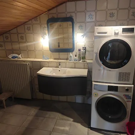 Work And 3 Schlafzimmer 8 Betten 1 Kueche 1 Badezimmer 150qm Apartmán
