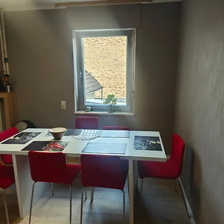 Apartment Work And 3 Schlafzimmer 8 Betten 1 Kueche 1 Badezimmer 150qm Geilenkirchen