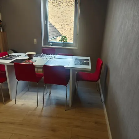 Work And 3 Schlafzimmer 8 Betten 1 Kueche 1 Badezimmer 150qm Apartment Geilenkirchen